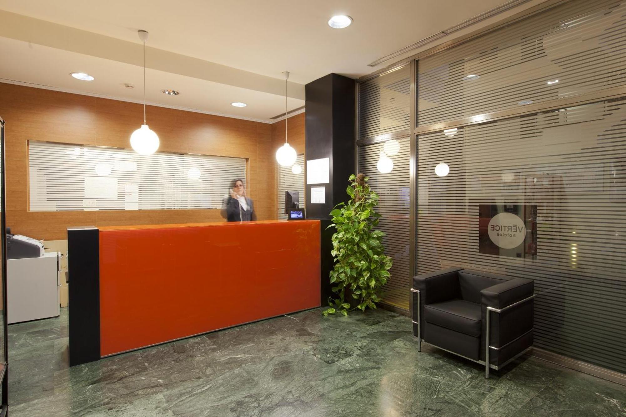 Apartamentos Vertice Sevilla Aljarafe Bormujos Luaran gambar