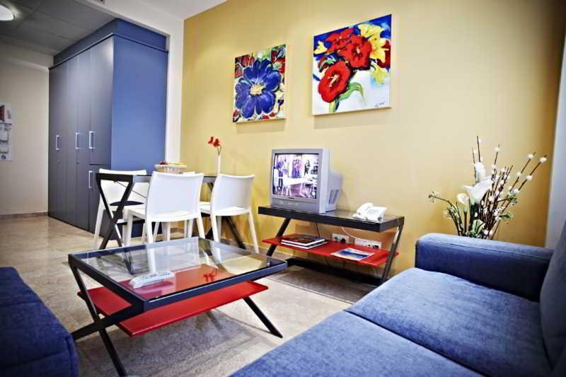 Apartamentos Vertice Sevilla Aljarafe Bormujos Bilik gambar