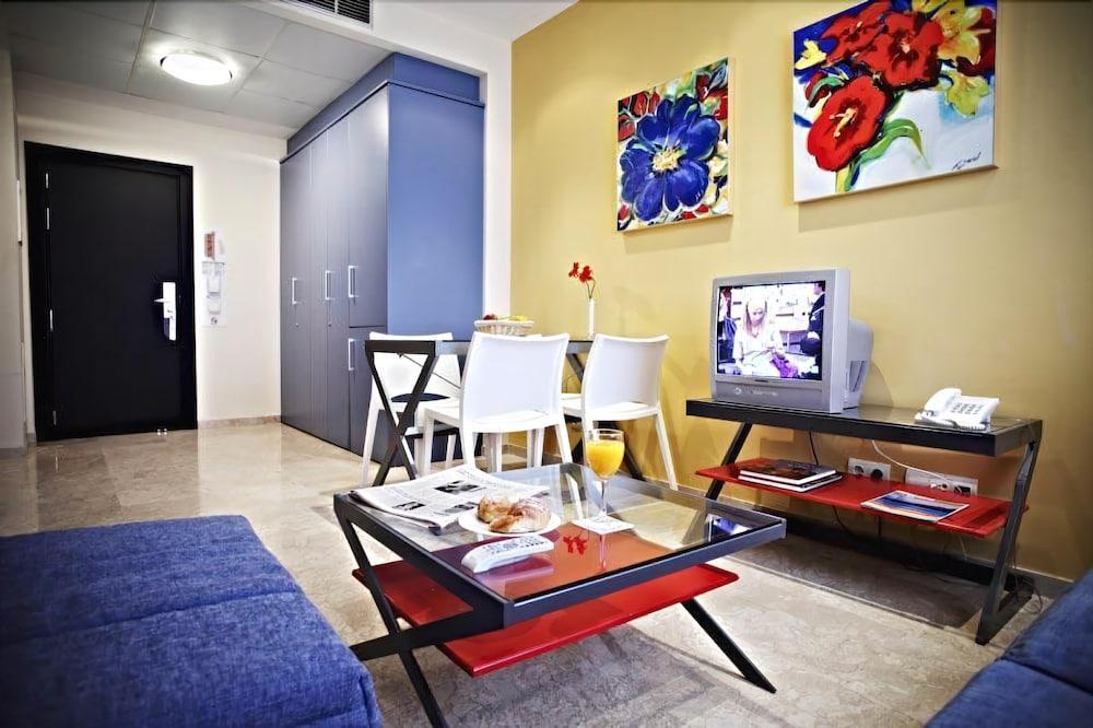 Apartamentos Vertice Sevilla Aljarafe Bormujos Luaran gambar